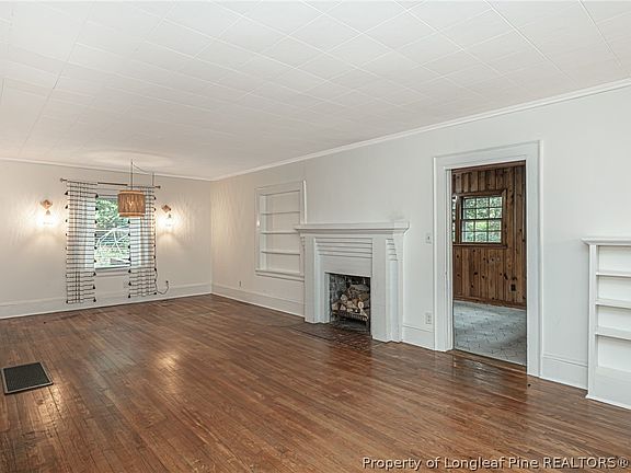 5th image of 203 Fuller St