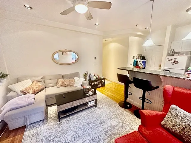 2 bed, 9999 sqft, $3,795 — Photo 4