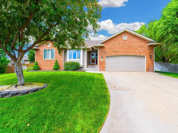 200 E Fieldstone Ct, Derby, KS 67037