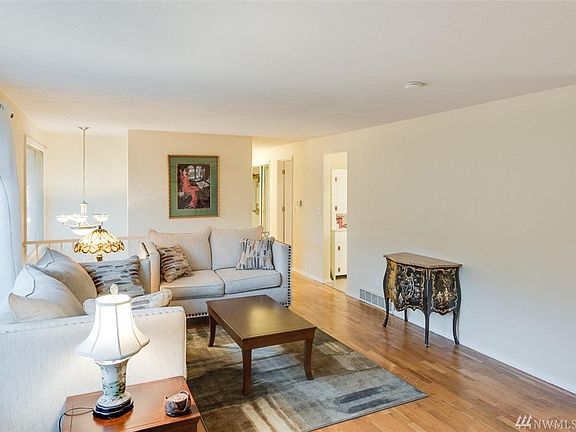 4th image of 8602 59th Ave E