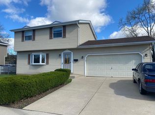 8512 Westbrook Dr, Sturtevant, WI 53177