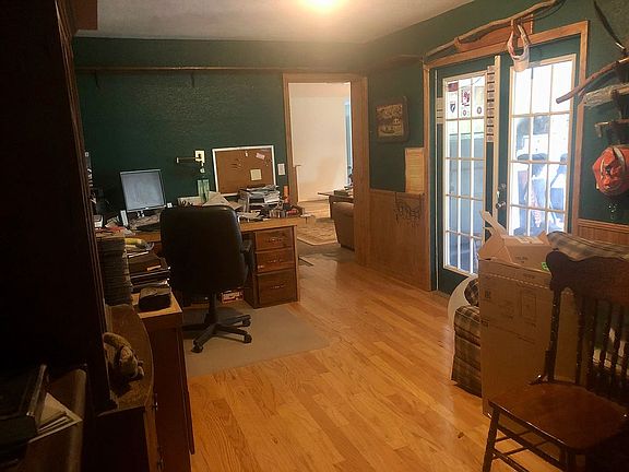 4th image of 940 S Oak Ave