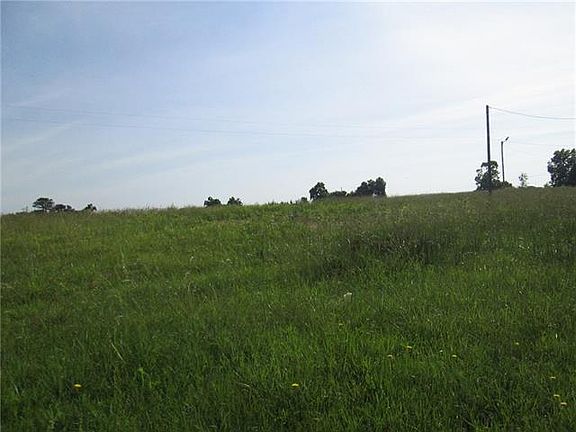 3rd image of 20 Sunny Ln