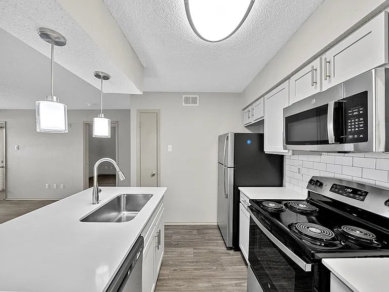 Trinity Apartments — Photo 28