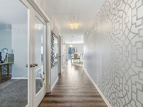 5th image of 434 S Stonebrook Dr