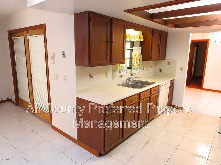 237 Emerson Dr NW — Photo 11