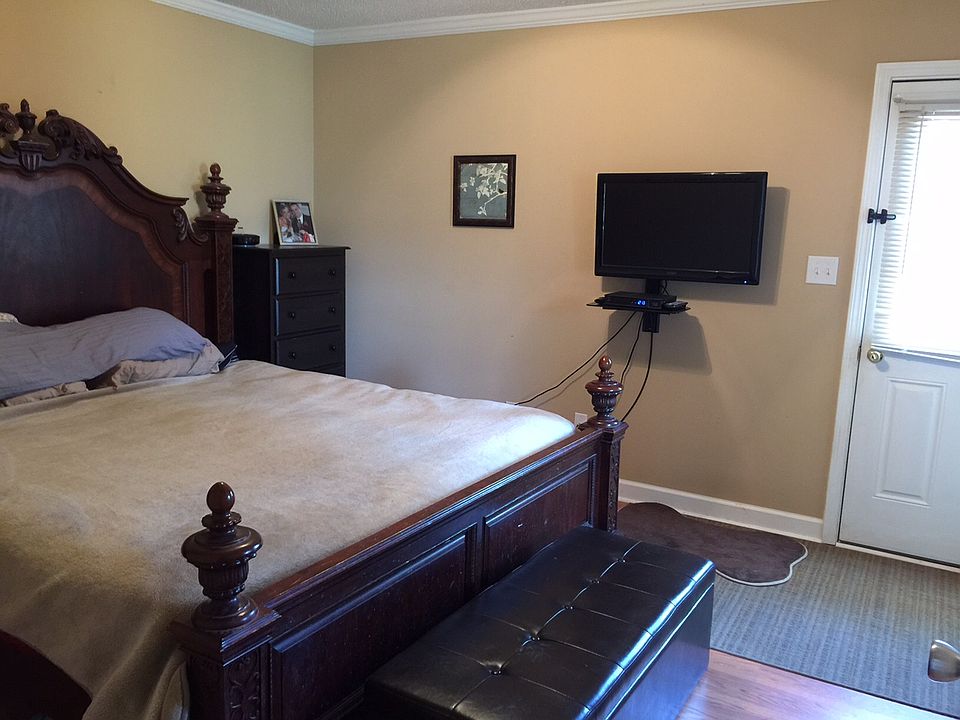 2nd image of 2125 McIver Ln