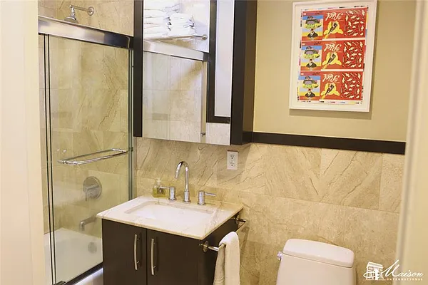 Sold by Maison International | media 29