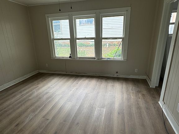 5th image of 109 N Miller Ave