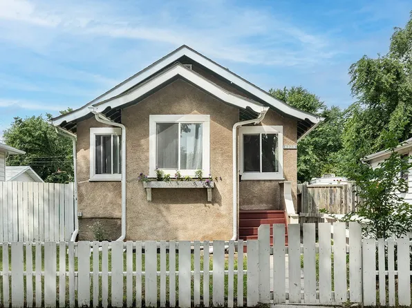1223 C Avenue N, Saskatoon, SK S7L 1K6
