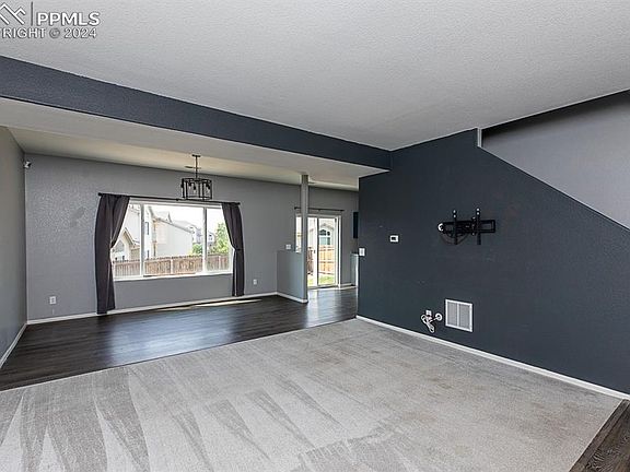 5th image of 920 Silverqueen Rd