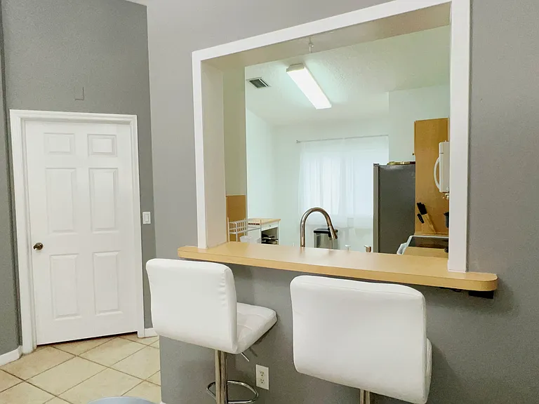 Eat-in kitchen counter