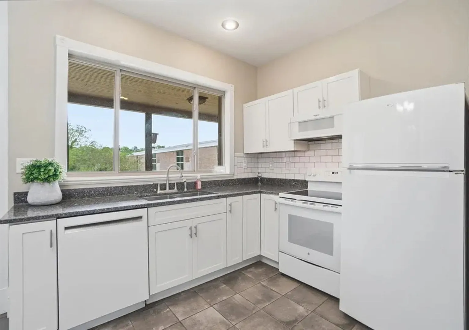 Charming 4BR House in Bellevue — Photo 4