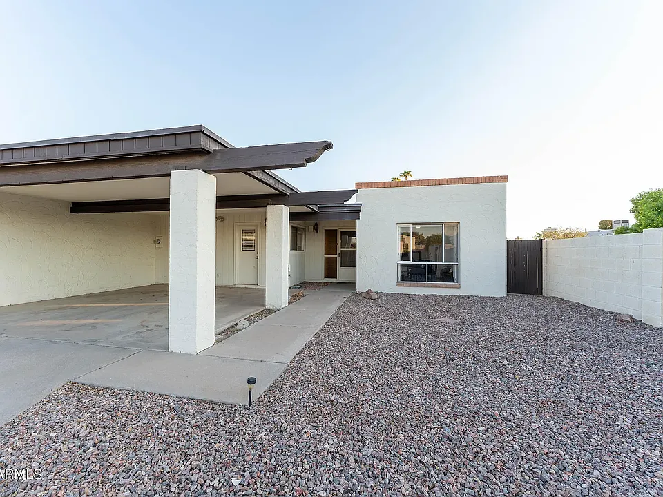 3022 S Country Club Way