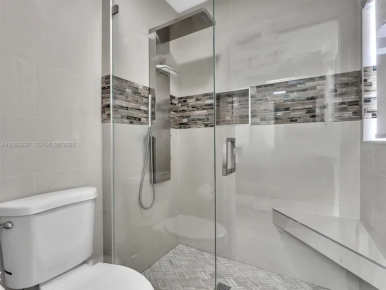 639 Verona Pl — Photo 53