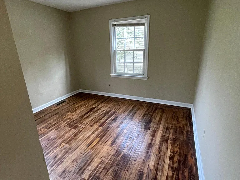 2553 Kaufman Dr — Photo 4