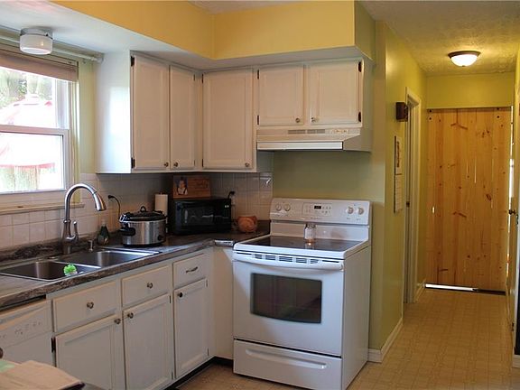 5th image of 630 E Parkwood St