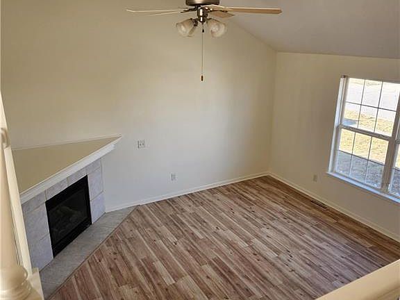 4th image of 705 Foxtail Ct