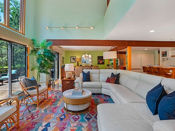 5th image of 18 Puritan Dr