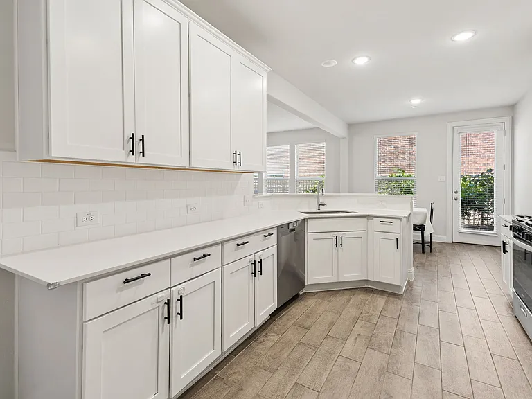 201 Tortugas Dr — Photo 10