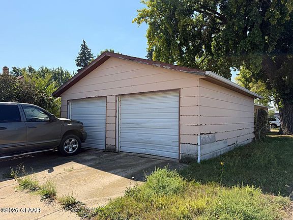 3rd image of 900 Adams Ave