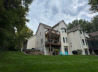 17731 Southridge Ct #Q, Minnetonka, MN 55345