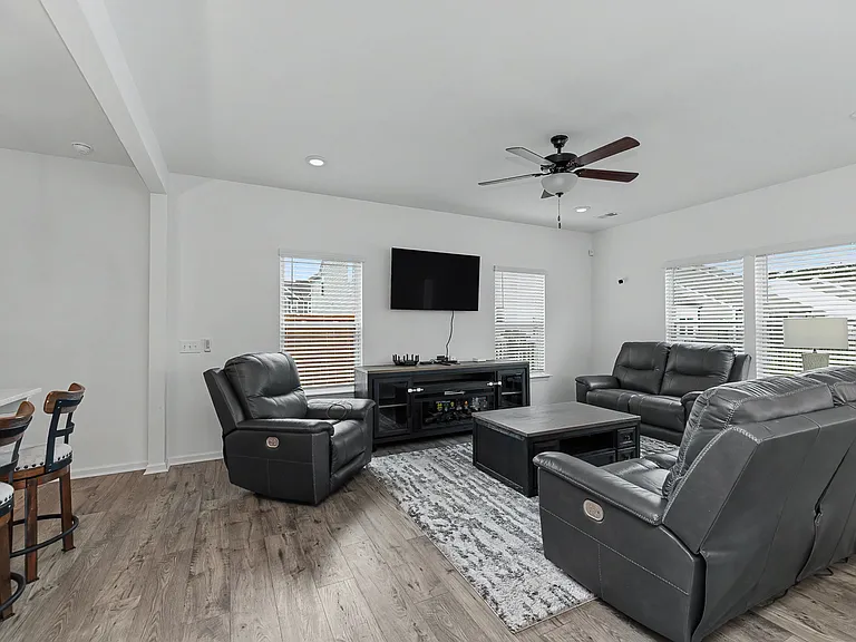 691 Snow Owl Dr — Photo 3