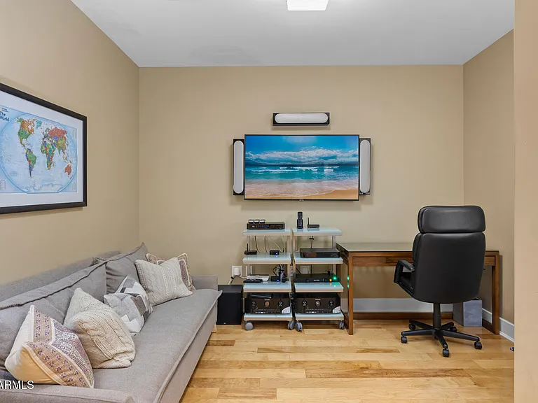2211 E Camelback Rd #207 — Photo 9