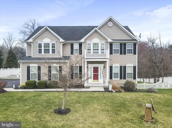 326 Triumphant Way, Falling Waters, WV 25419
