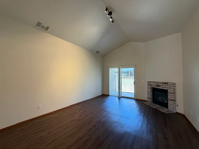 1332 Glenbrook Way — Photo 2