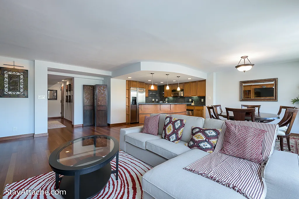 2405 I St NW — Photo 2