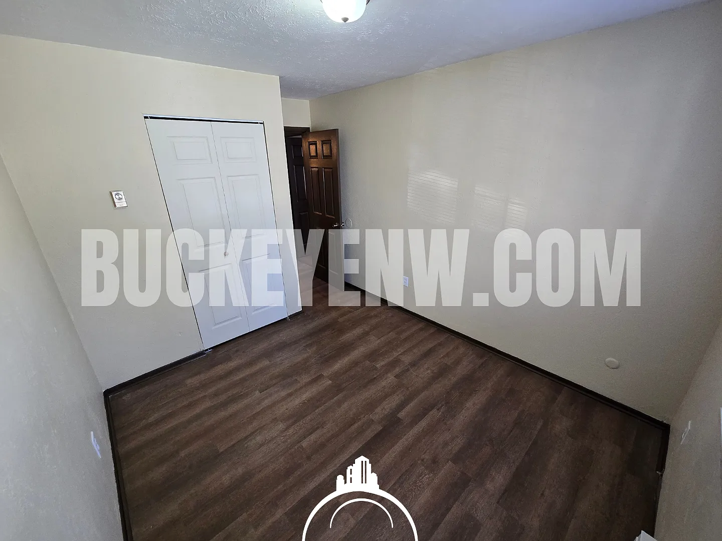 1402 Brooke Park — Photo 2