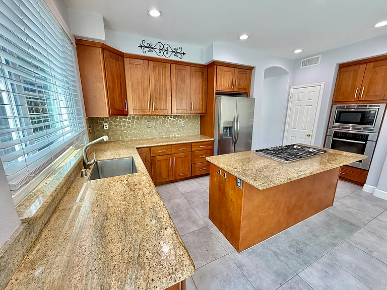 4238 Diavila Ave — Photo 16
