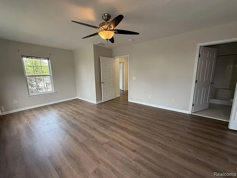 2710 S Knightsbridge Cir — Photo 13