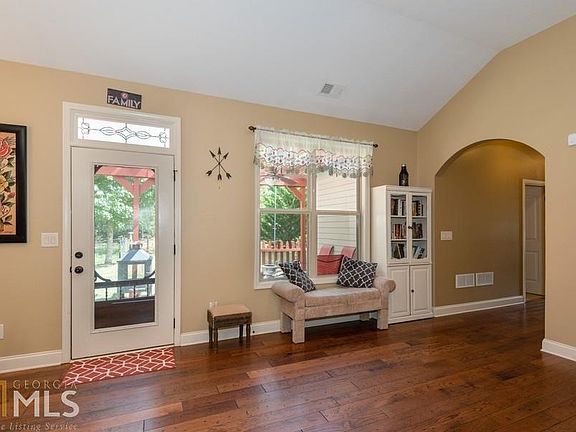 4th image of 283 Highland Village Ln