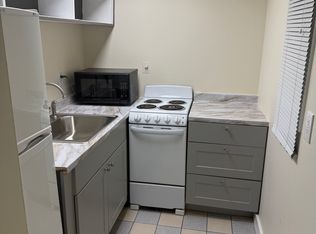 2221 NE 46th St #9, Seattle, WA 98105