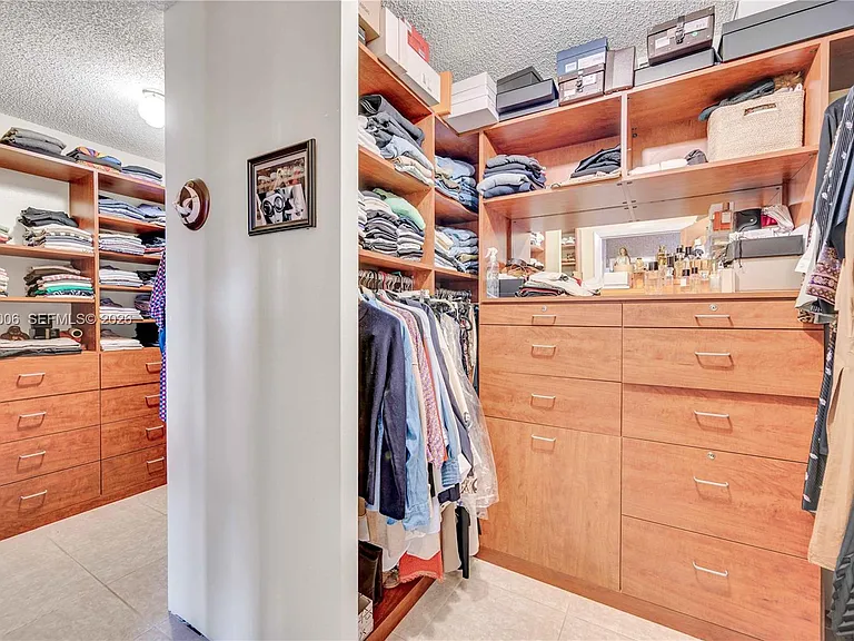 1700 S Bayshore Ln #3B — Photo 22