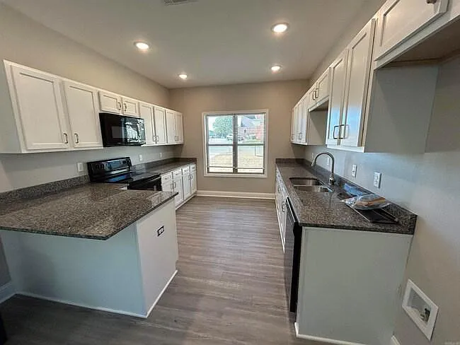214 W Hickory St — Photo 5