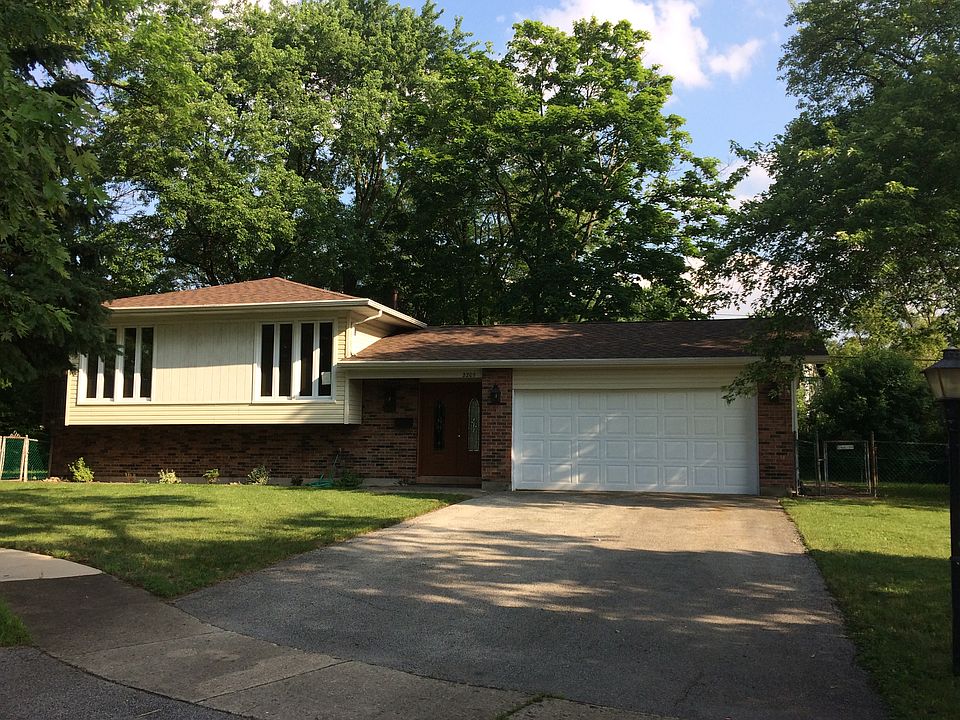 1st image of 2205 Evergreen Ln