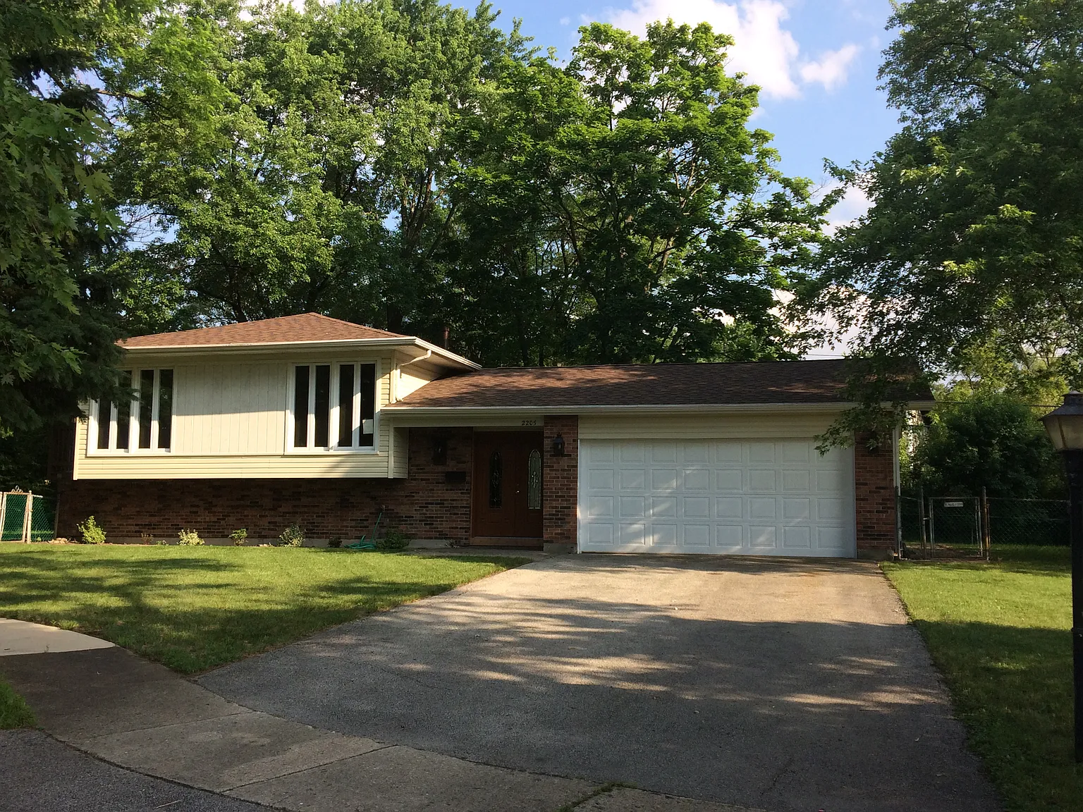 2205 Evergreen Ln photo 1