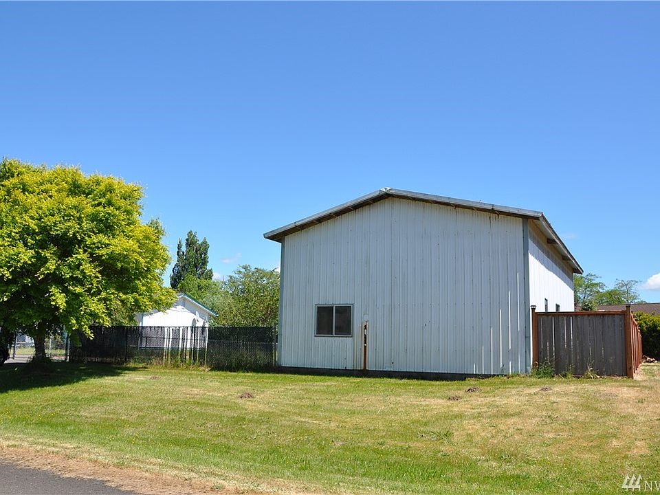 2nd image of 2204 Redwing Way