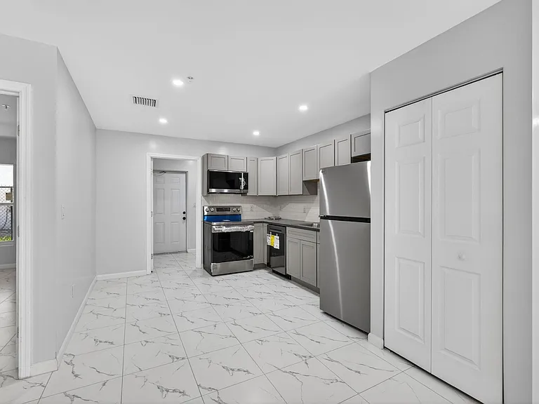 3255 Avenue J — Photo 12