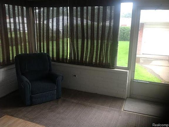 4th image of 27278 Bonnie Dr