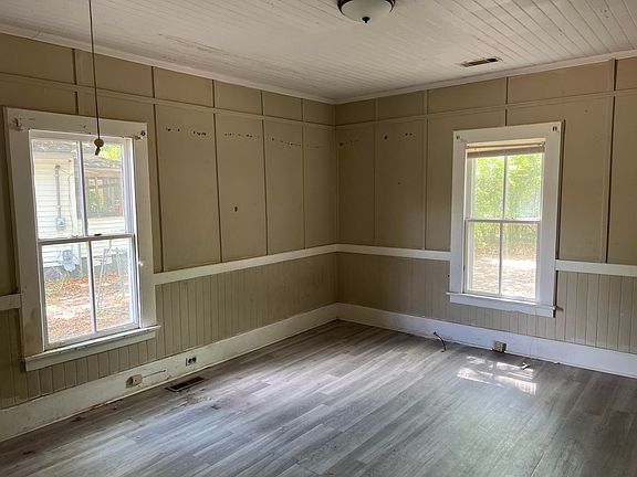 5th image of 315 NW Columbia Avenue
