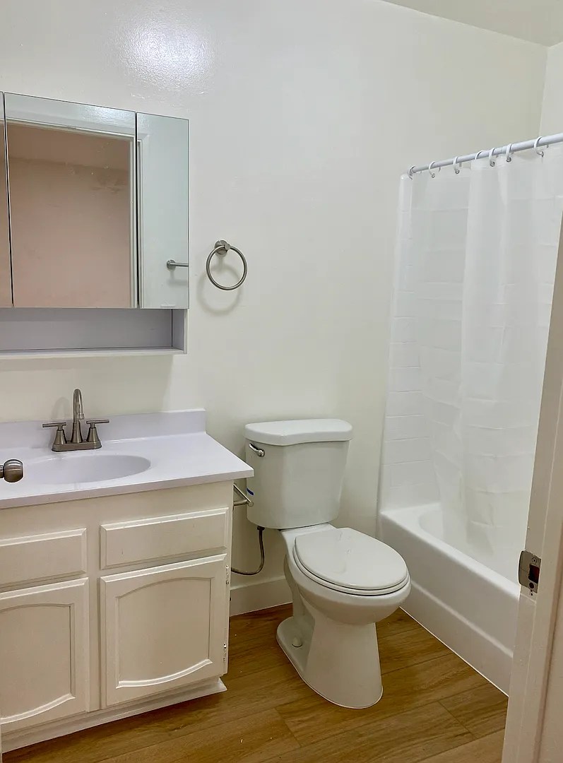 10911 Bloomfield Street — Photo 4