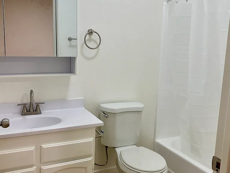 10911 Bloomfield St — Photo 4