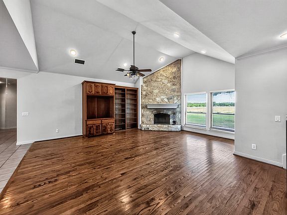 5th image of 1255 Vineyard Rd