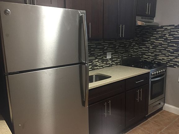 3rd image of 2571 45th St