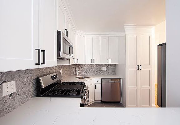 3rd image of 148 Sackett St #2