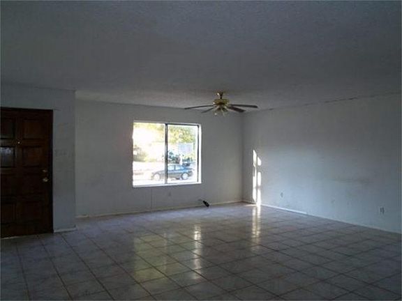 4th image of 8017 Trimble Dr